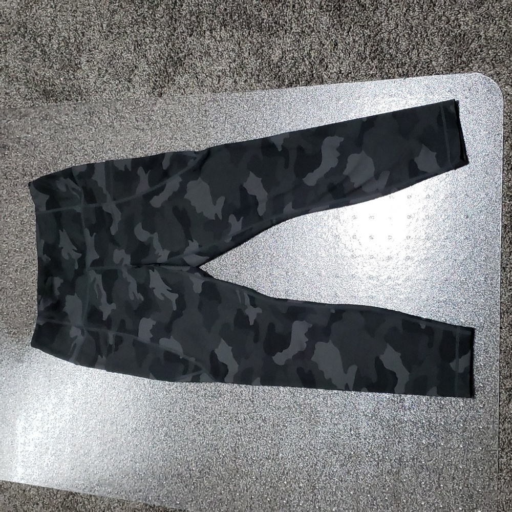 Active Life Camo Print Leggings Size Medium